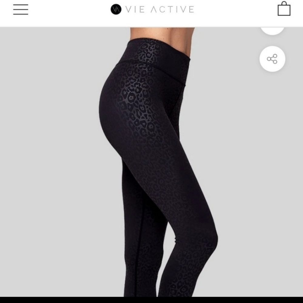 Vie Active leopard leggings